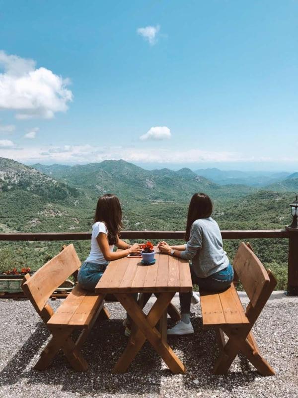 Camp Oaza,Lipa Hotell Cetinje Exteriör bild