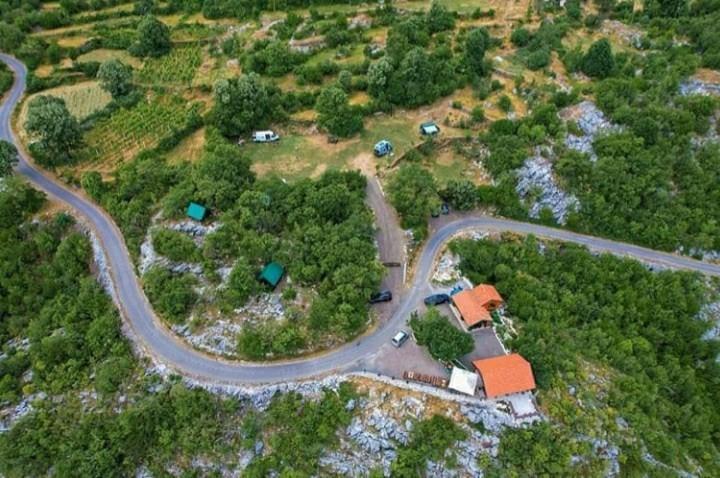 Camp Oaza,Lipa Hotell Cetinje Exteriör bild
