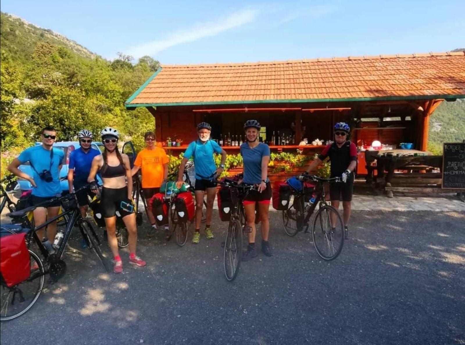 Camp Oaza,Lipa Hotell Cetinje Exteriör bild