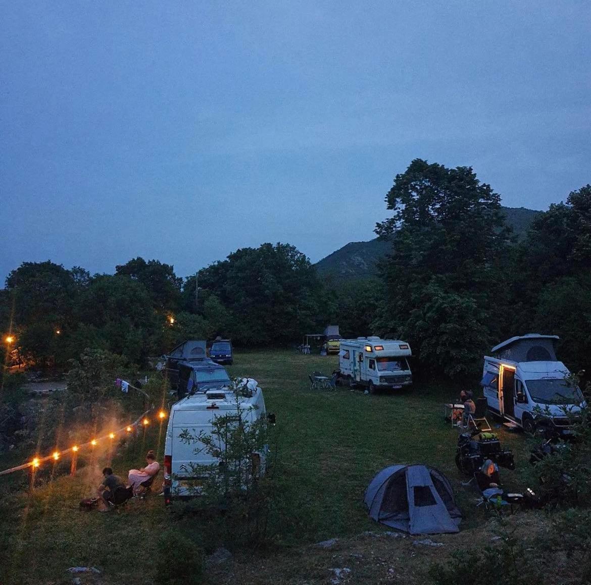 Camp Oaza,Lipa Hotell Cetinje Exteriör bild