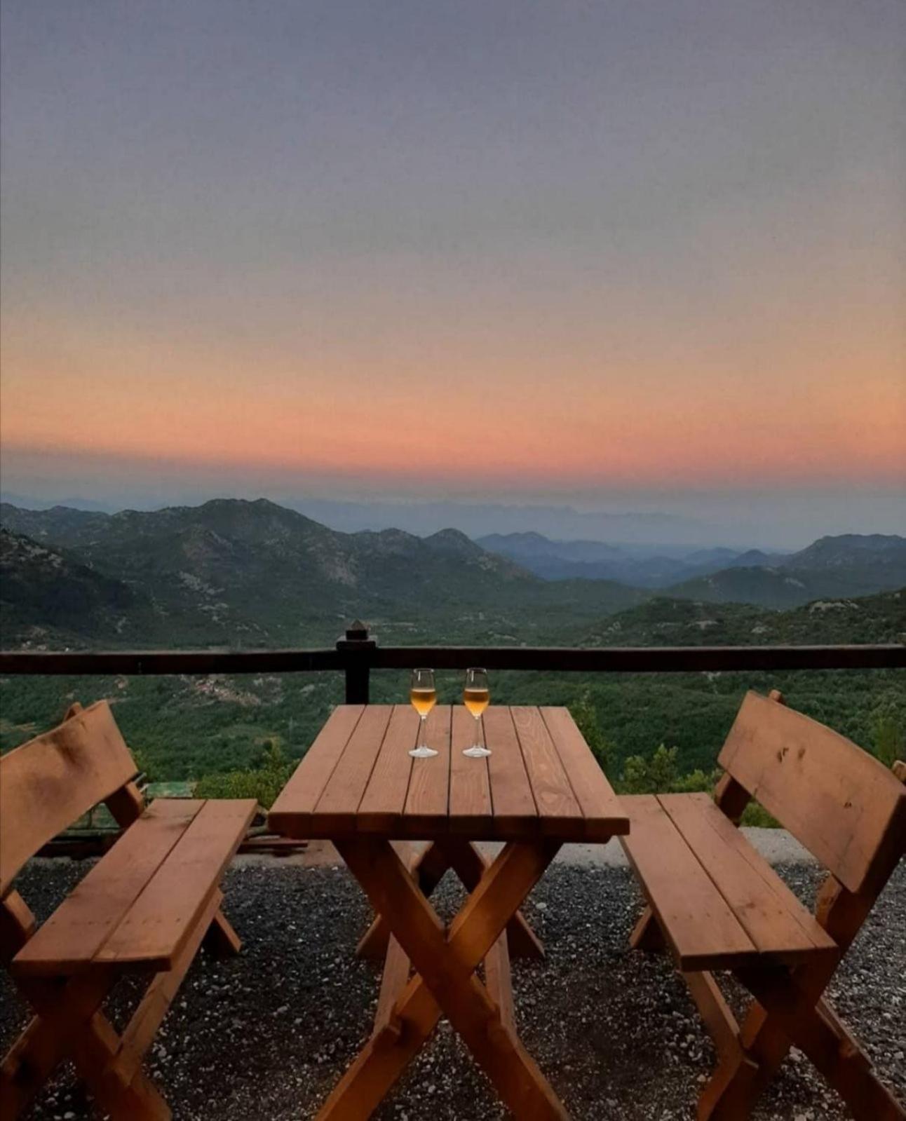 Camp Oaza,Lipa Hotell Cetinje Exteriör bild
