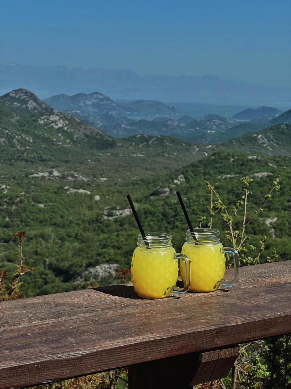 Camp Oaza,Lipa Hotell Cetinje Exteriör bild