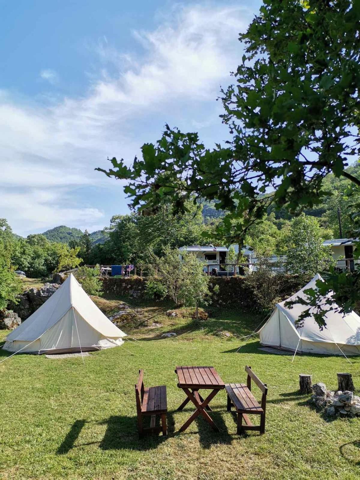 Camp Oaza,Lipa Hotell Cetinje Exteriör bild