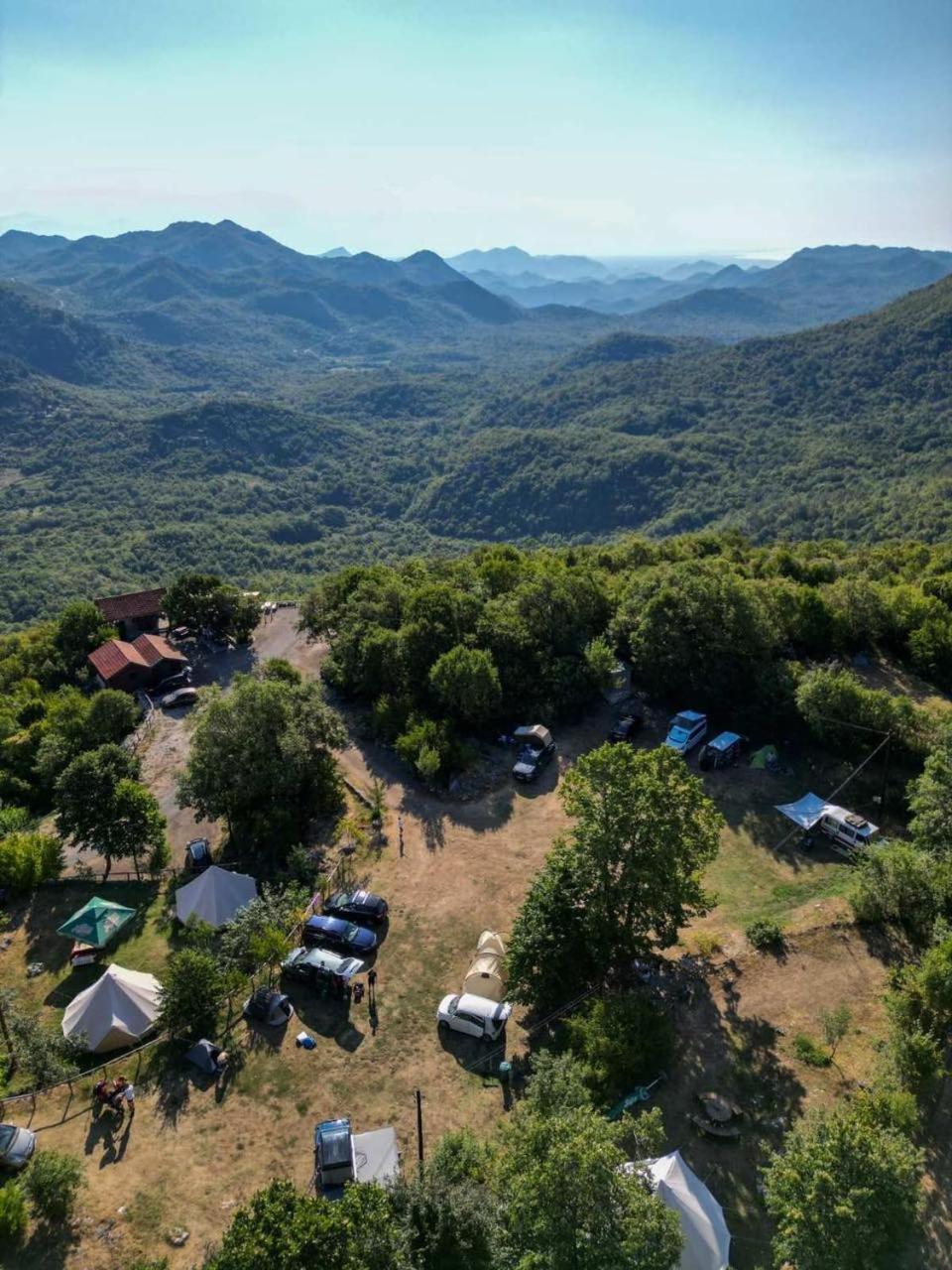 Camp Oaza,Lipa Hotell Cetinje Exteriör bild