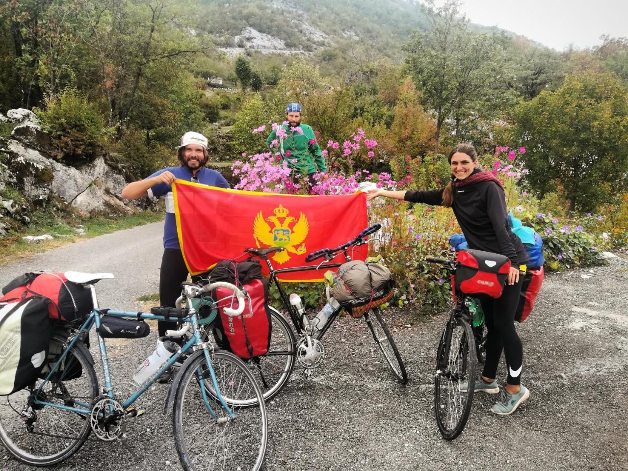 Camp Oaza,Lipa Hotell Cetinje Exteriör bild