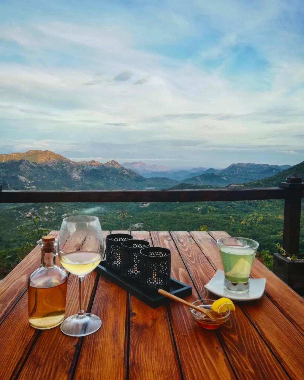 Camp Oaza,Lipa Hotell Cetinje Exteriör bild