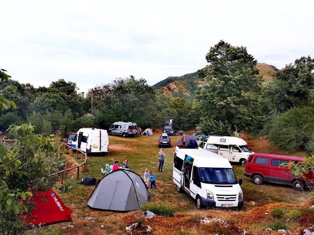 Camp Oaza,Lipa Hotell Cetinje Exteriör bild