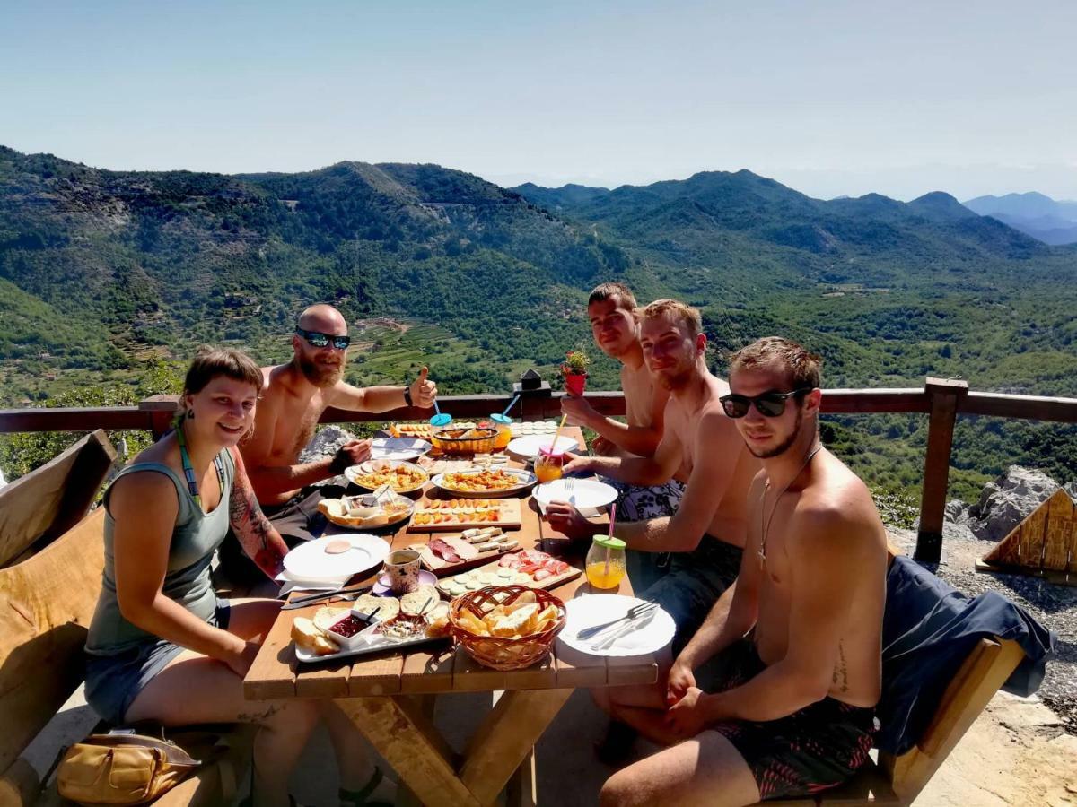 Camp Oaza,Lipa Hotell Cetinje Exteriör bild